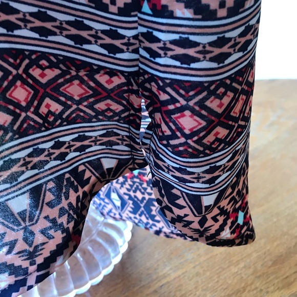 NWT Forever 21 Casual Medium Summer Tank Aztec Design Blue and Pink V-Neck - Picture 5 of 8